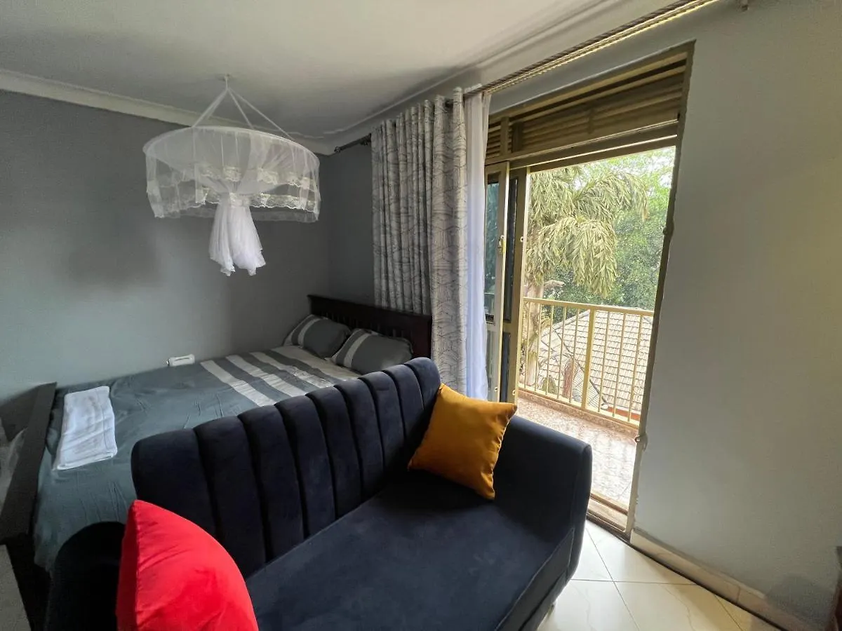 קמפאלה Cozy Suites 3 0*,