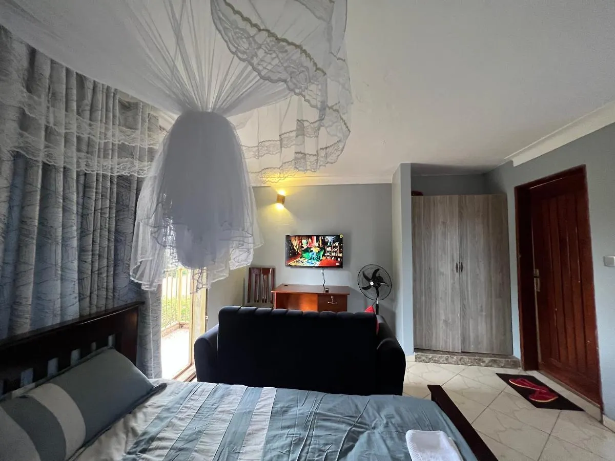קמפאלה Cozy Suites 3 0*,