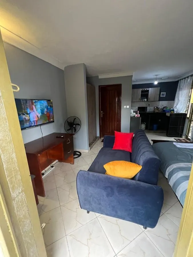קמפאלה Cozy Suites 3 0*,