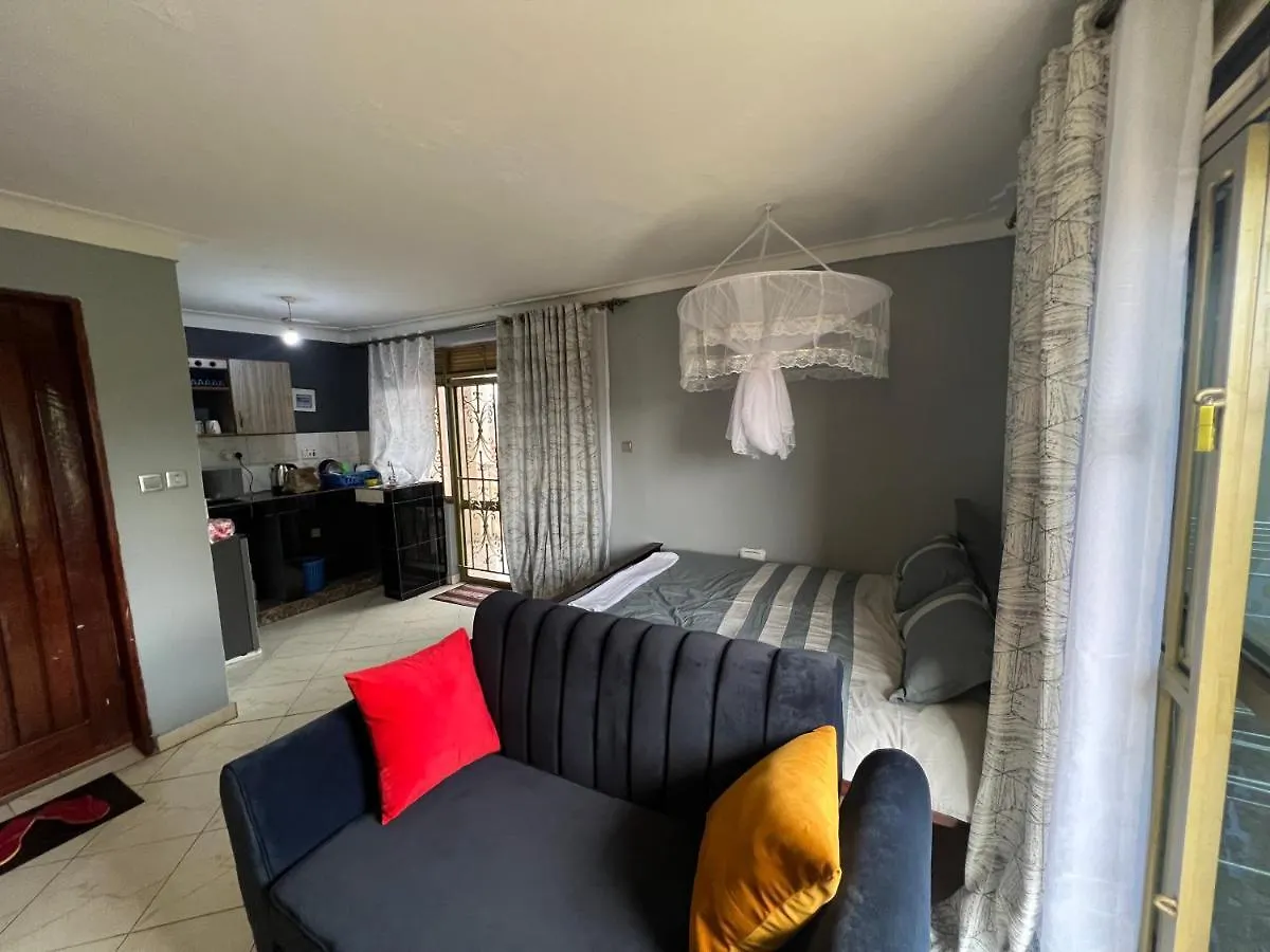 קמפאלה Cozy Suites 3