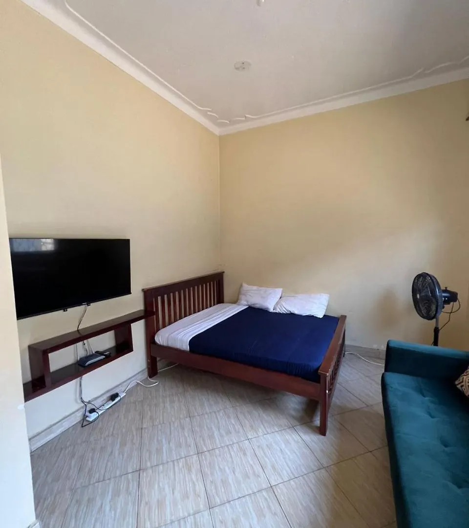 קמפאלה Cozy Suites 3