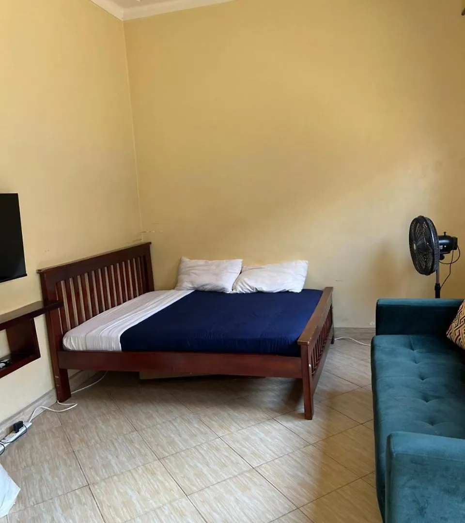 קמפאלה Cozy Suites 3